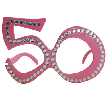 50 anni di occhiali rosa con montatura a diamante 1
