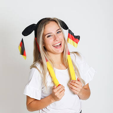 Tiara sventolando bandiere Germania 2