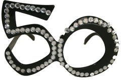50 anni di occhiali neri con montatura a diamante 1